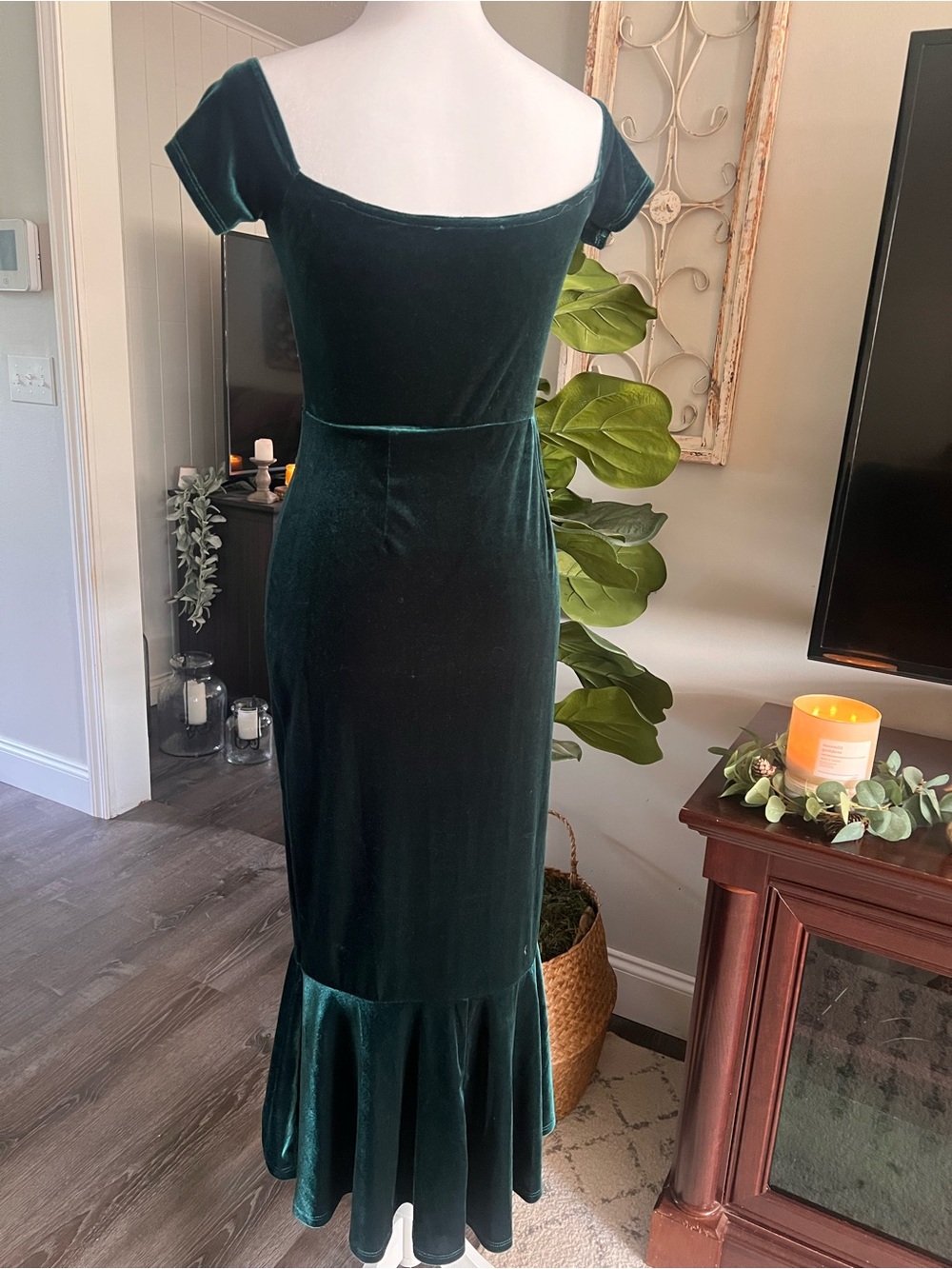 Lulu's Deep Green Velvet Off-Shoulder Mermaid Midi Dress - Picture 5 of 6